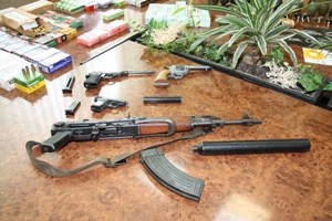 Slika PU_VS//Eksploziv/puska,pistolj i streljivo.JPG